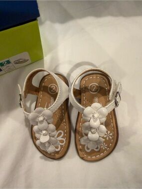 Girls White Floral T-Strap Sandals with Buckle